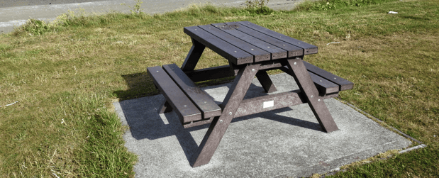 picnic bench - canva - 1-1
